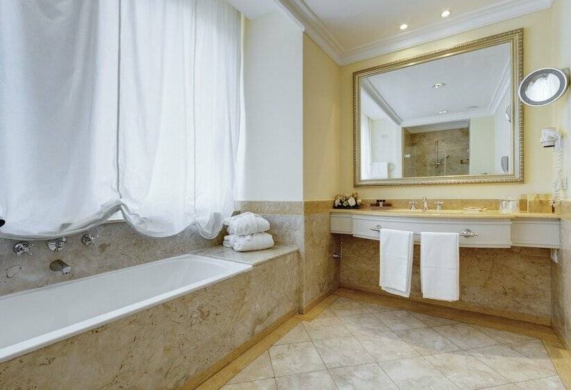 חדר דלוקס עם מרפסת, Mercure Catania Excelsior