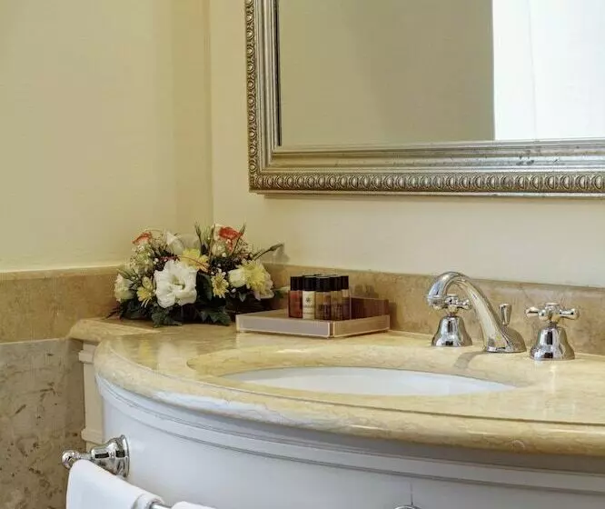 اتاق لوکس با بالکن, Mercure Catania Excelsior