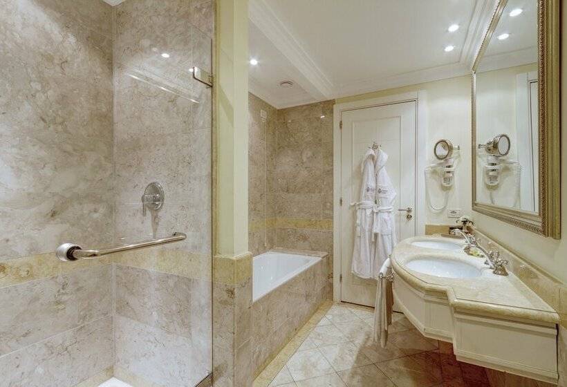 סוויטה עם מרפסת, Mercure Catania Excelsior