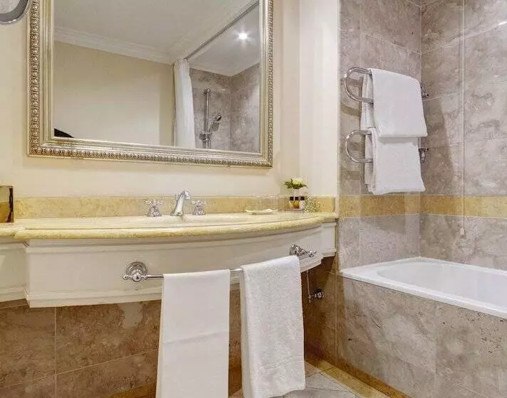اتاق سوپریور با چشم‌انداز, Mercure Catania Excelsior