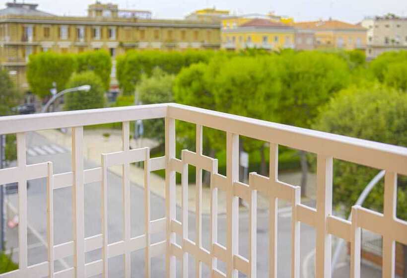 Полулюкс, Miramare