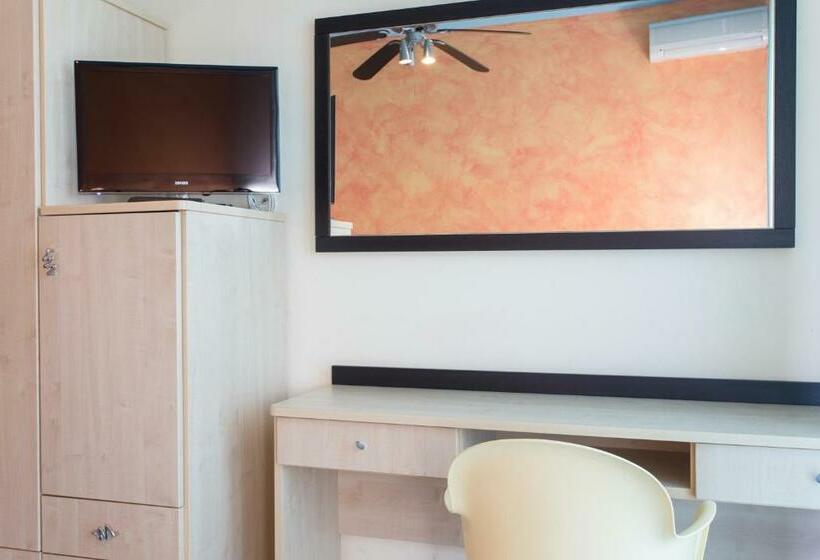 标准间, New Castle