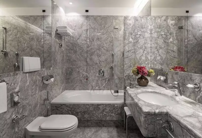 اتاق سوپریور, Parkhotel Laurin