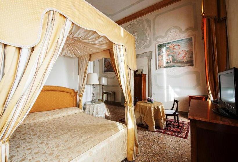 جناح جونيور ديلوكس, Villa Cornér Della Regina