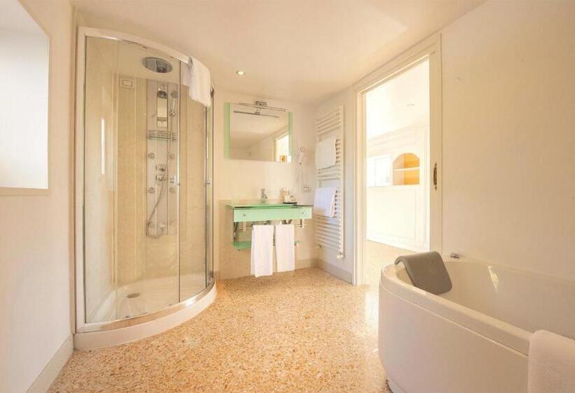 جناح رئاسى, Villa Cornér Della Regina