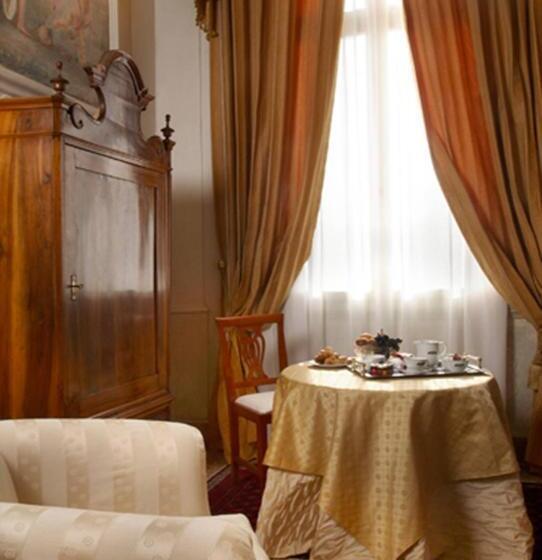 جناح رئاسى, Villa Cornér Della Regina