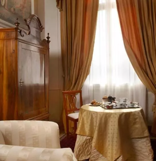 Presidenttisviitti, Villa Cornér Della Regina