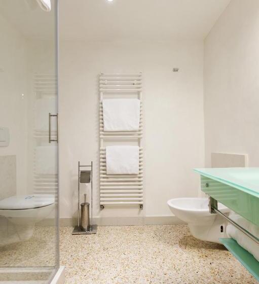 جناح عائلي, Villa Cornér Della Regina