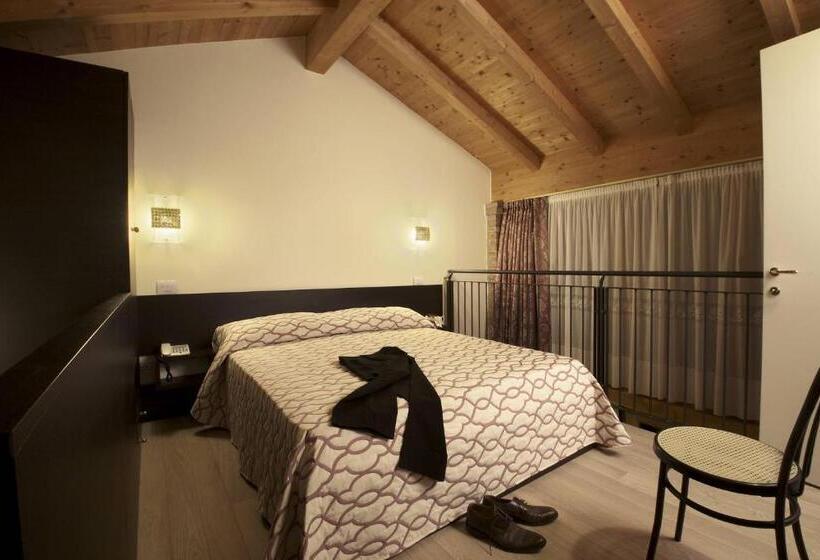 غرفة قياسية, Villa Cornér Della Regina