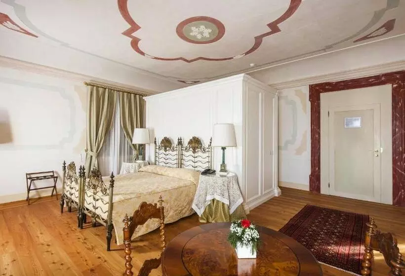 Juniorsviitti, Villa Cornér Della Regina