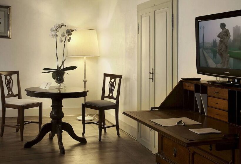 جناح عائلي, Villa Cornér Della Regina