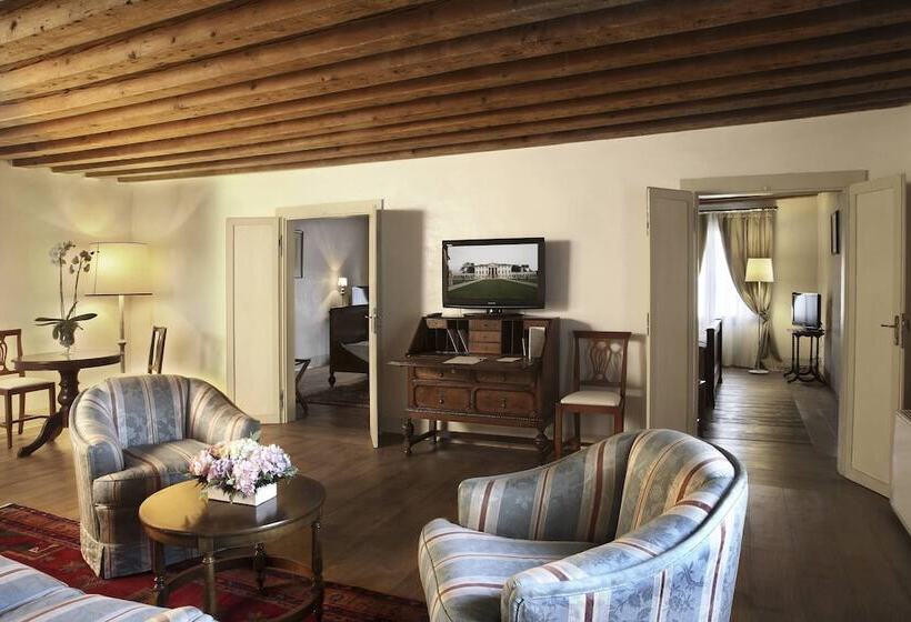 جناح عائلي, Villa Cornér Della Regina