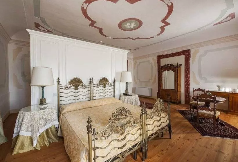 Juniorsviitti, Villa Cornér Della Regina