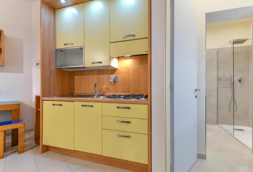 스탠다드 스튜디오, Residence Le Acacie