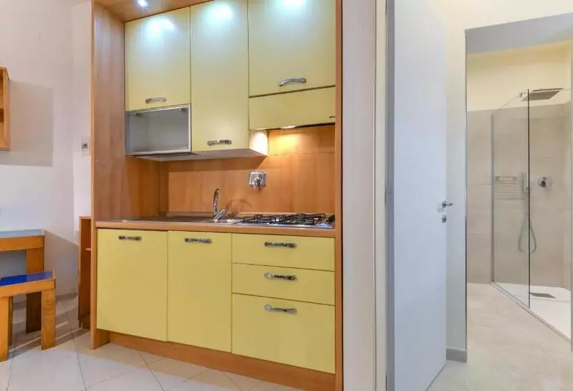 スタンダードスタジオ, Residence Le Acacie