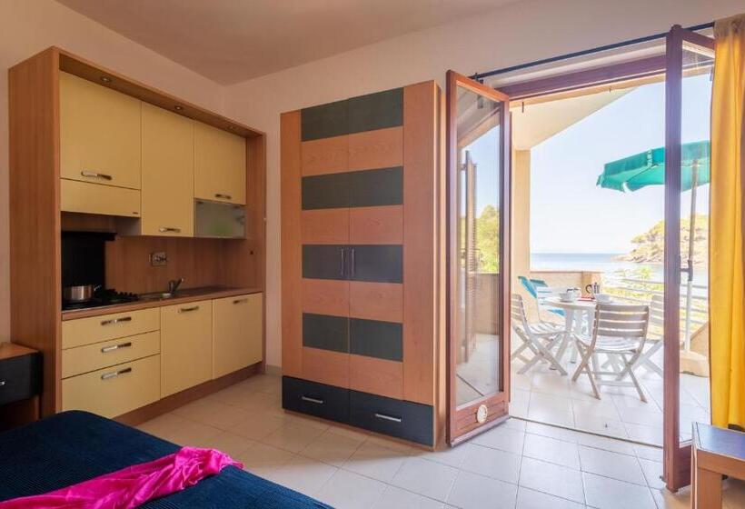 스탠다드 스튜디오, Residence Le Acacie