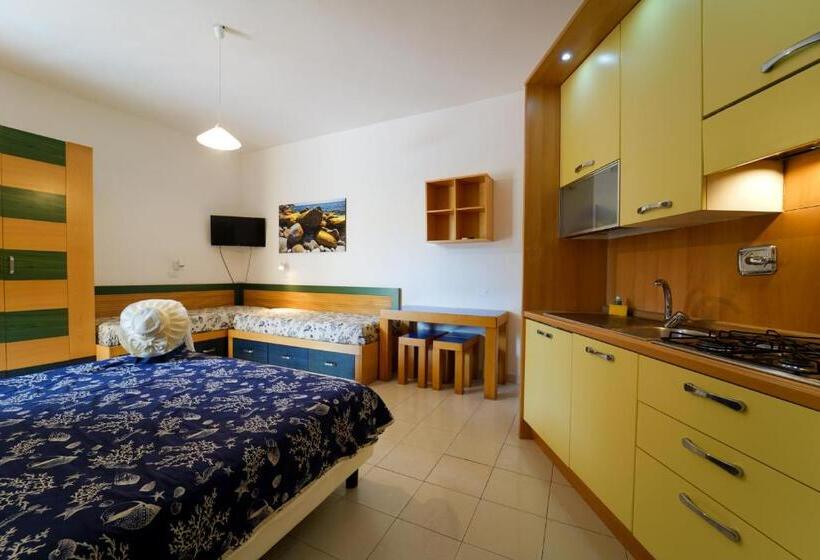 스탠다드 스튜디오, Residence Le Acacie