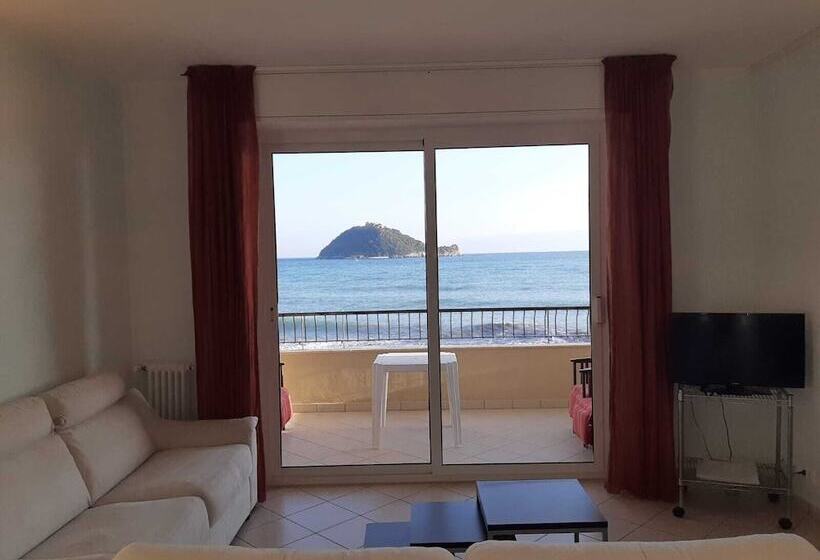 带有一个卧室和海景的高级公寓, Residence Sole