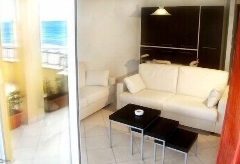 带有一个卧室和海景的高级公寓, Residence Sole