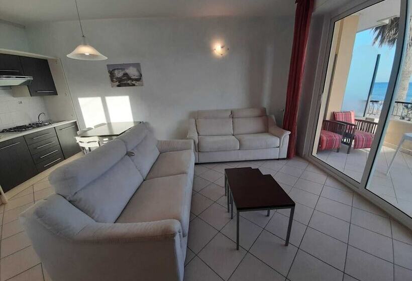 带有一个卧室和海景的高级公寓, Residence Sole