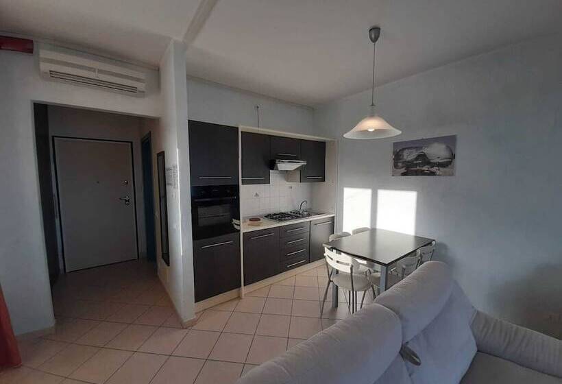 带有一个卧室和海景的高级公寓, Residence Sole