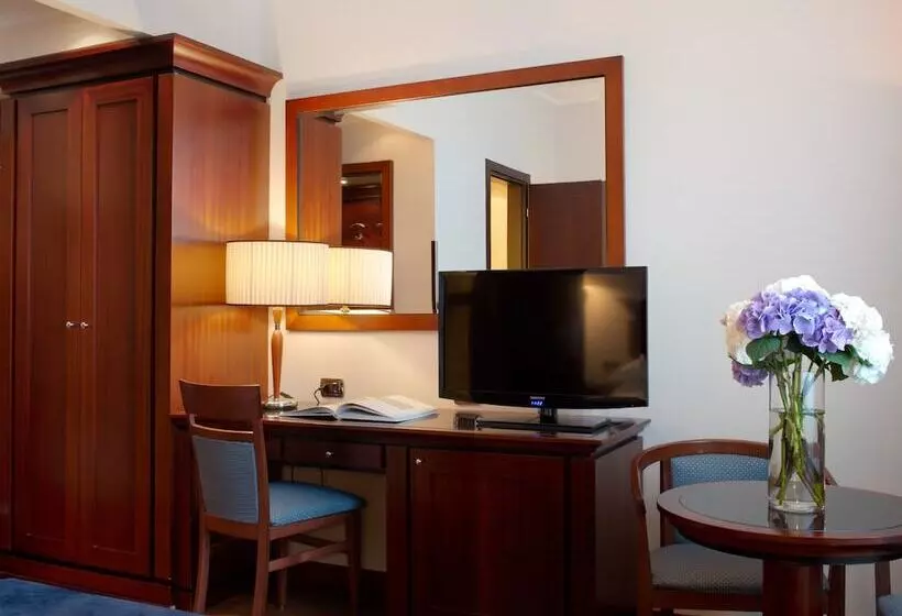 اتاق خانوادگی تودرتو, Starhotels Excelsior