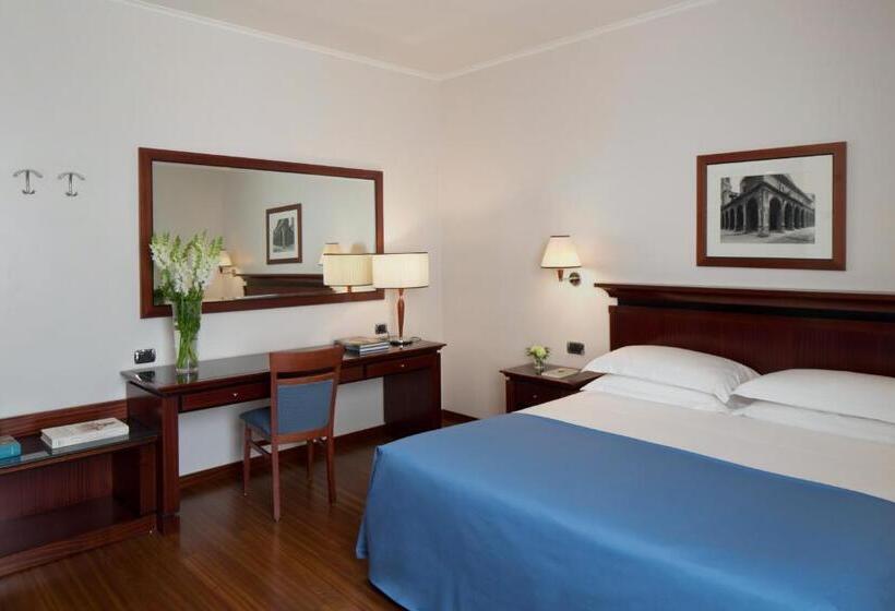 اتاق لوکس سه تخته, Starhotels Excelsior