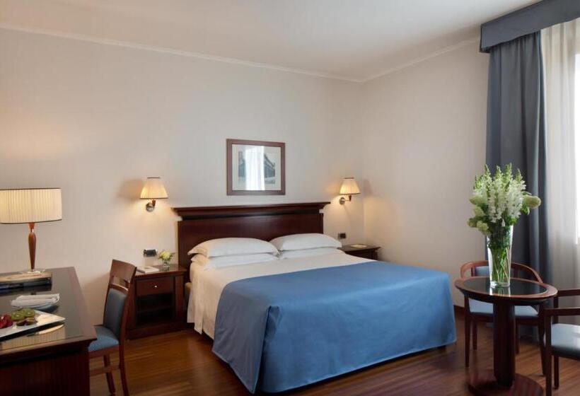 اتاق لوکس سه تخته, Starhotels Excelsior