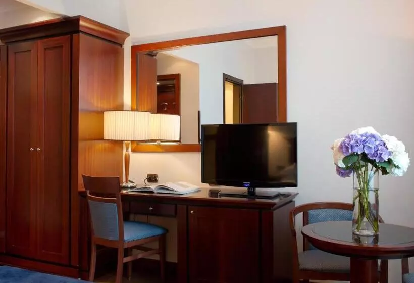 اتاق خانوادگی تودرتو, Starhotels Excelsior