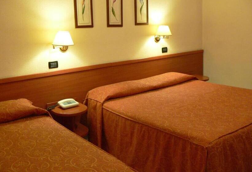 חדר סטנדרט לשלושה, Valmarina