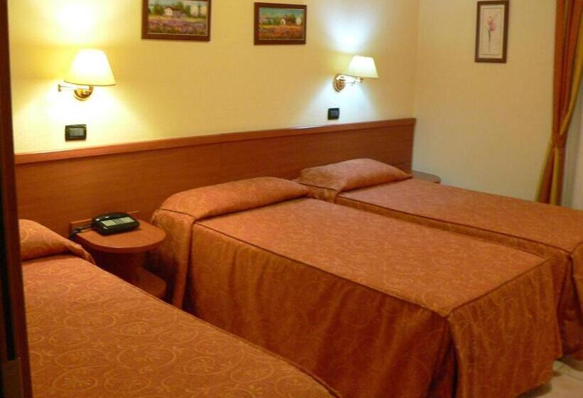 חדר סטנדרט לשלושה, Valmarina