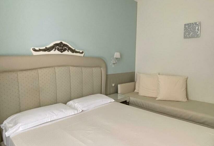 חדר קלאסי לשלושה, Jr Hotels Oriente Bari