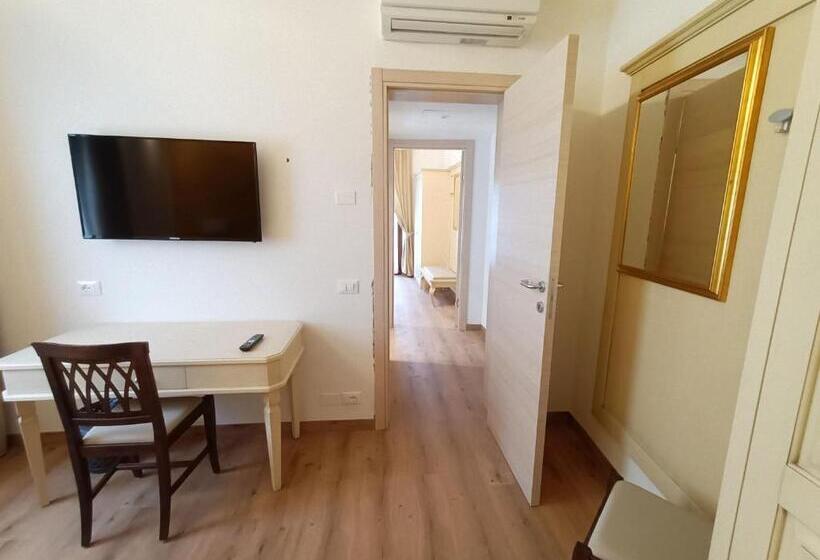 带城市景观的套间, Lake Front Hotel Brenzone