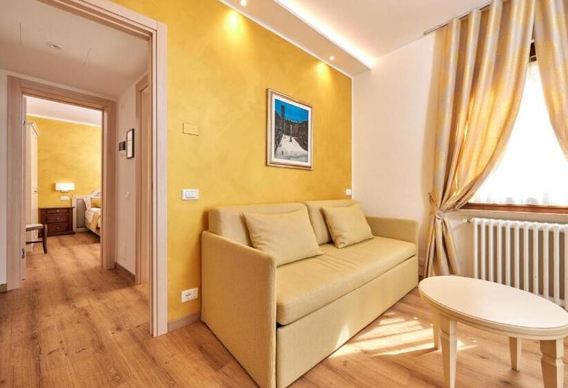 带城市景观的套间, Lake Front Hotel Brenzone