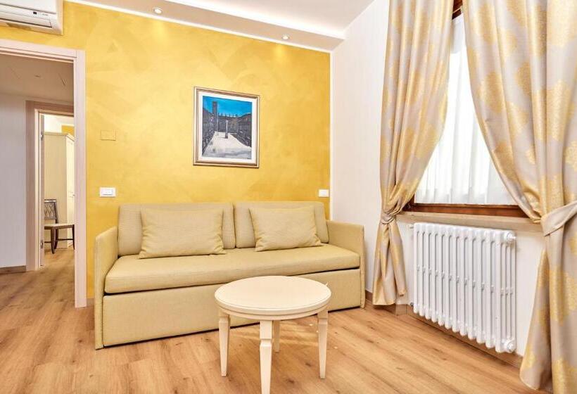 带城市景观的套间, Lake Front Hotel Brenzone