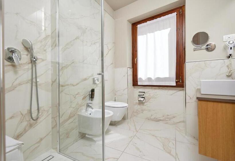 带城市景观的套间, Lake Front Hotel Brenzone