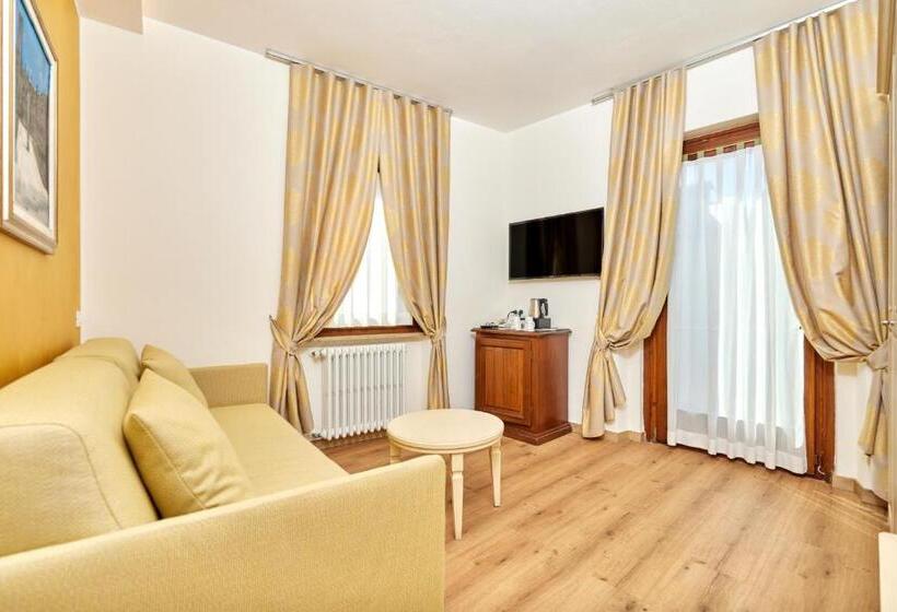 带城市景观的套间, Lake Front Hotel Brenzone