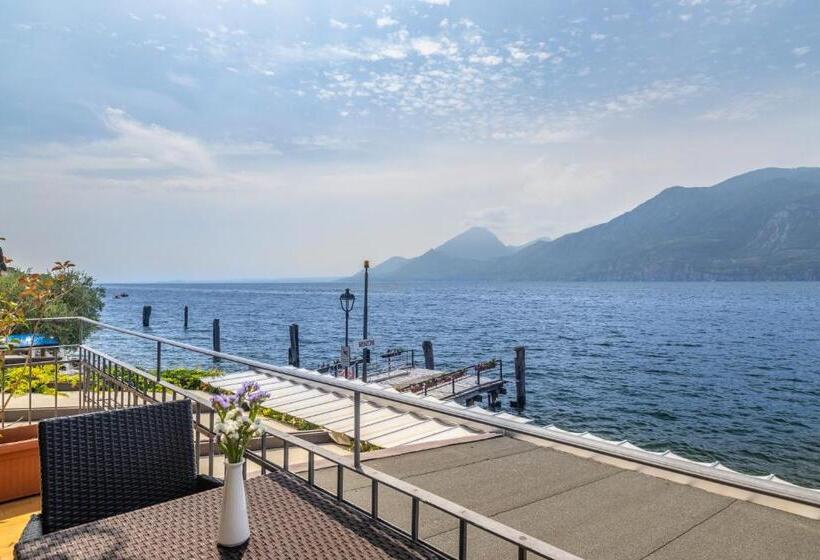 스위트 킹사이즈 침대, Lake Front Hotel Brenzone