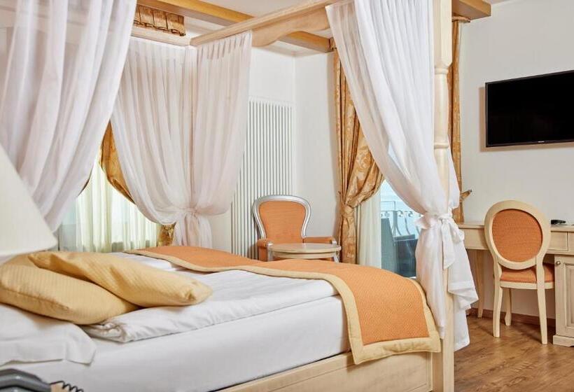 Suite with lake view, Lake Front Hotel Brenzone