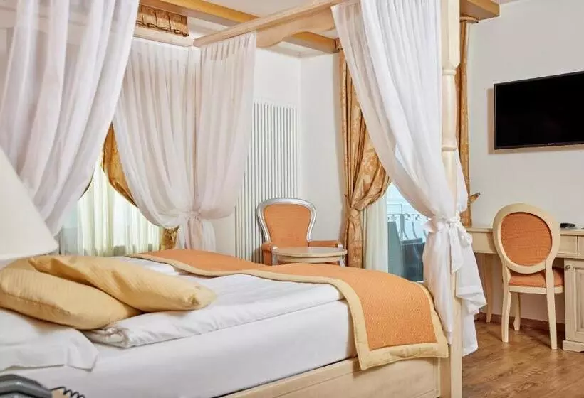 Suite with lake view, Lake Front Hotel Brenzone