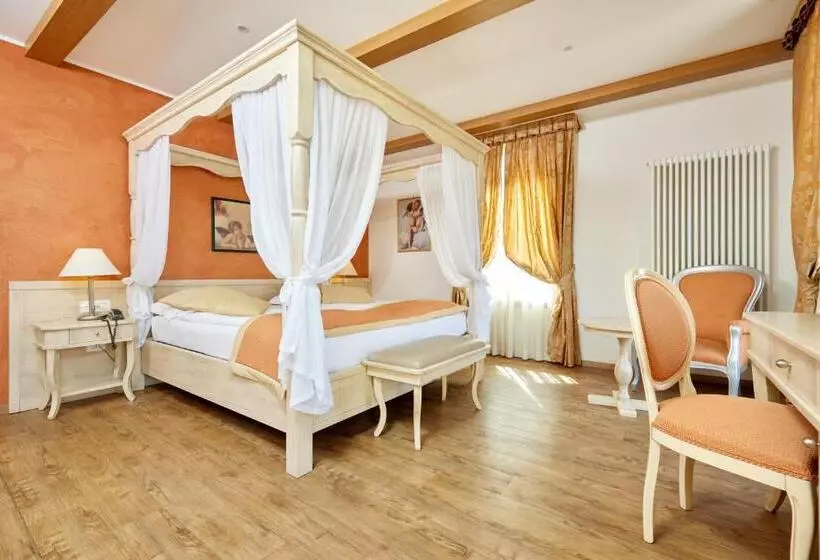 Suite with lake view, Lake Front Hotel Brenzone