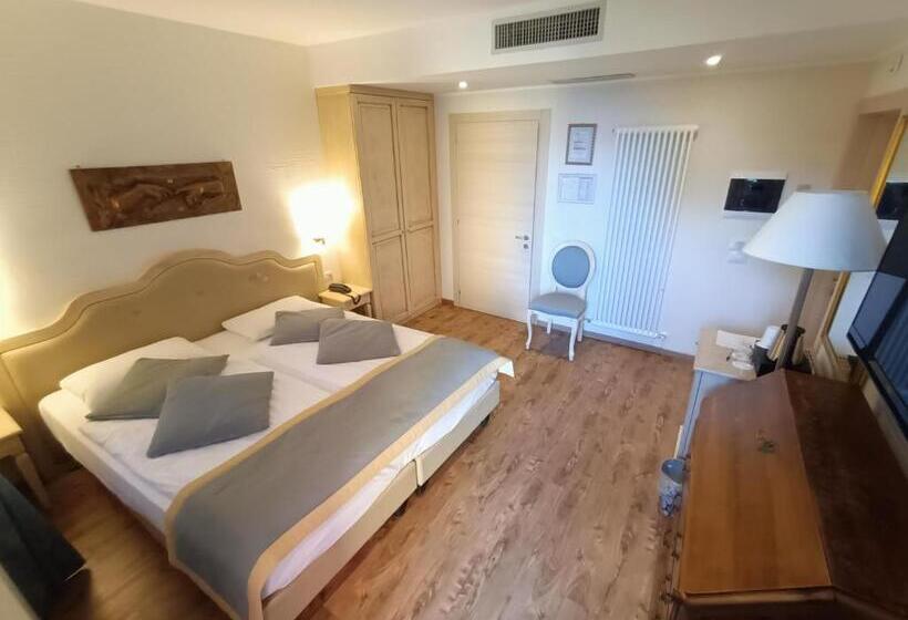 高级小型套房, Lake Front Hotel Brenzone