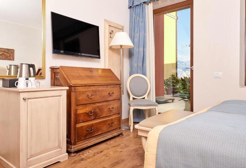 高级小型套房, Lake Front Hotel Brenzone