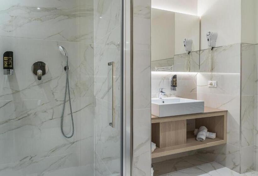 家庭间, Lake Front Hotel Brenzone