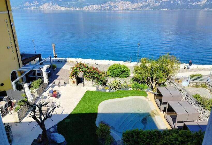 带河湖景观的轻年套房, Lake Front Hotel Brenzone