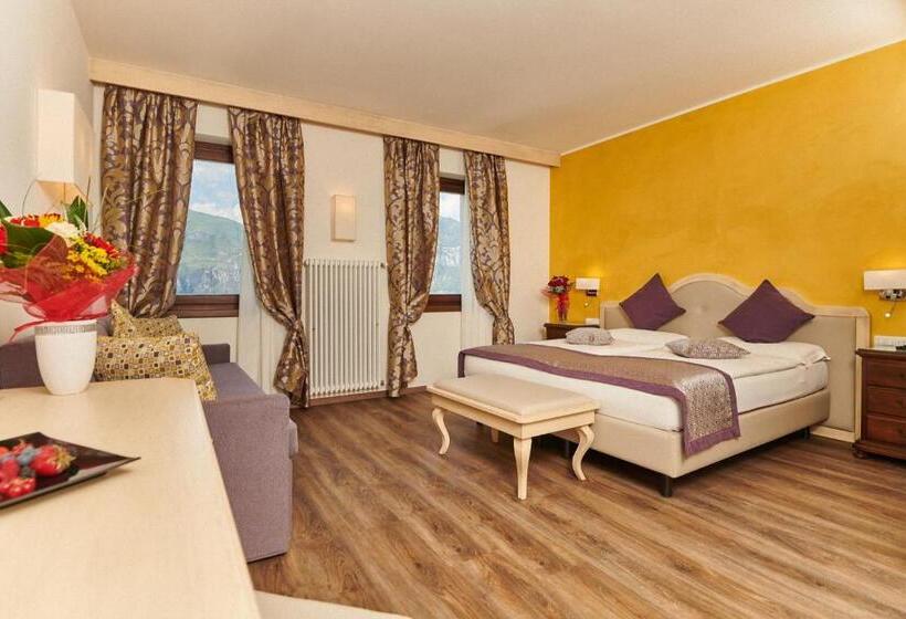 带河湖景观的轻年套房, Lake Front Hotel Brenzone