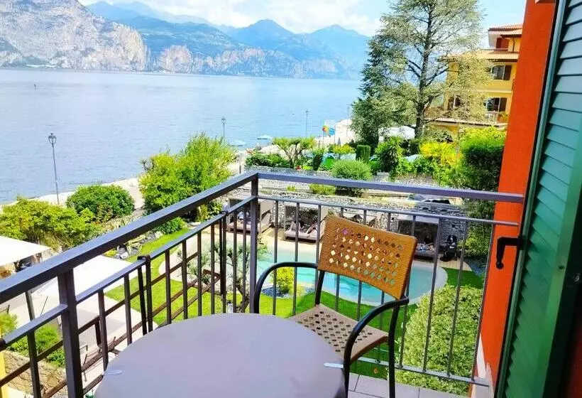 ガーデンビュースイート, Lake Front Hotel Brenzone
