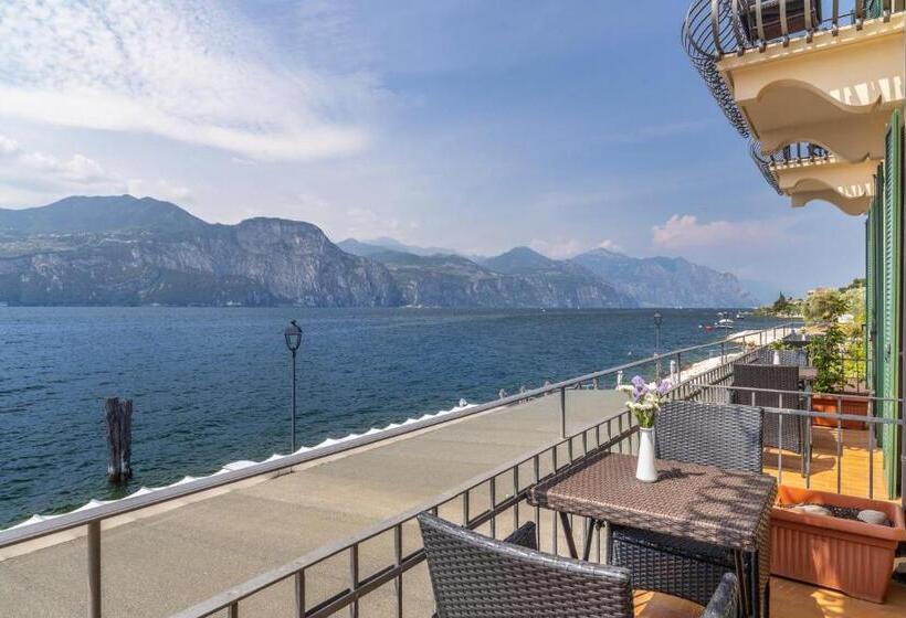 스위트 킹사이즈 침대, Lake Front Hotel Brenzone