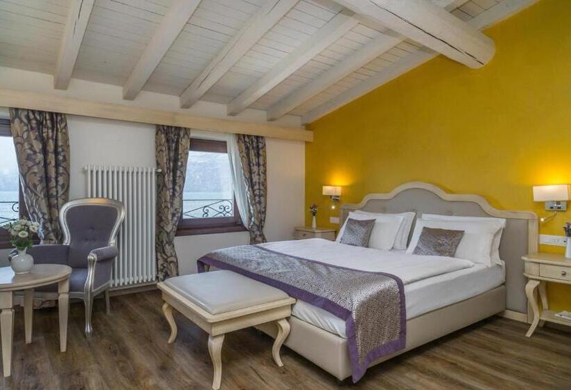 带河湖景观的轻年套房, Lake Front Hotel Brenzone