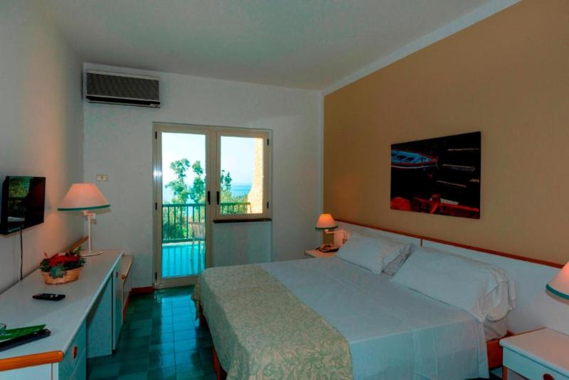 スタンダード4人部屋, Torre Normanna